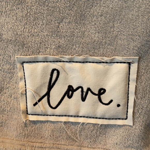 Rae Dunn - LOVE - blanket - Picture 2 of 3